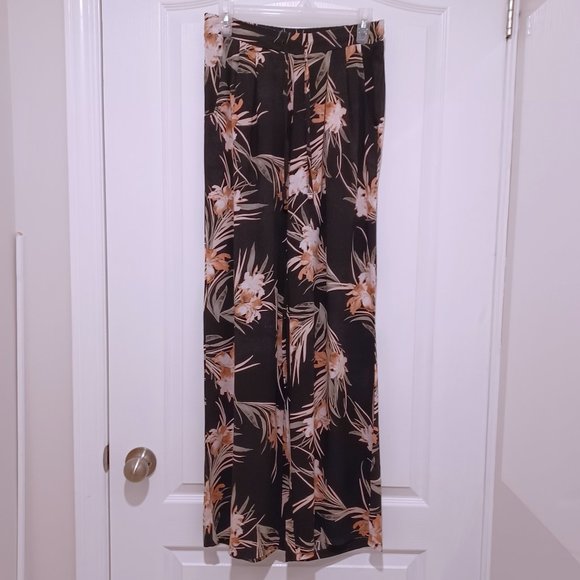 Suzy Shier Pink and Black Floral Wide Legged Pants - Picture 2 of 7